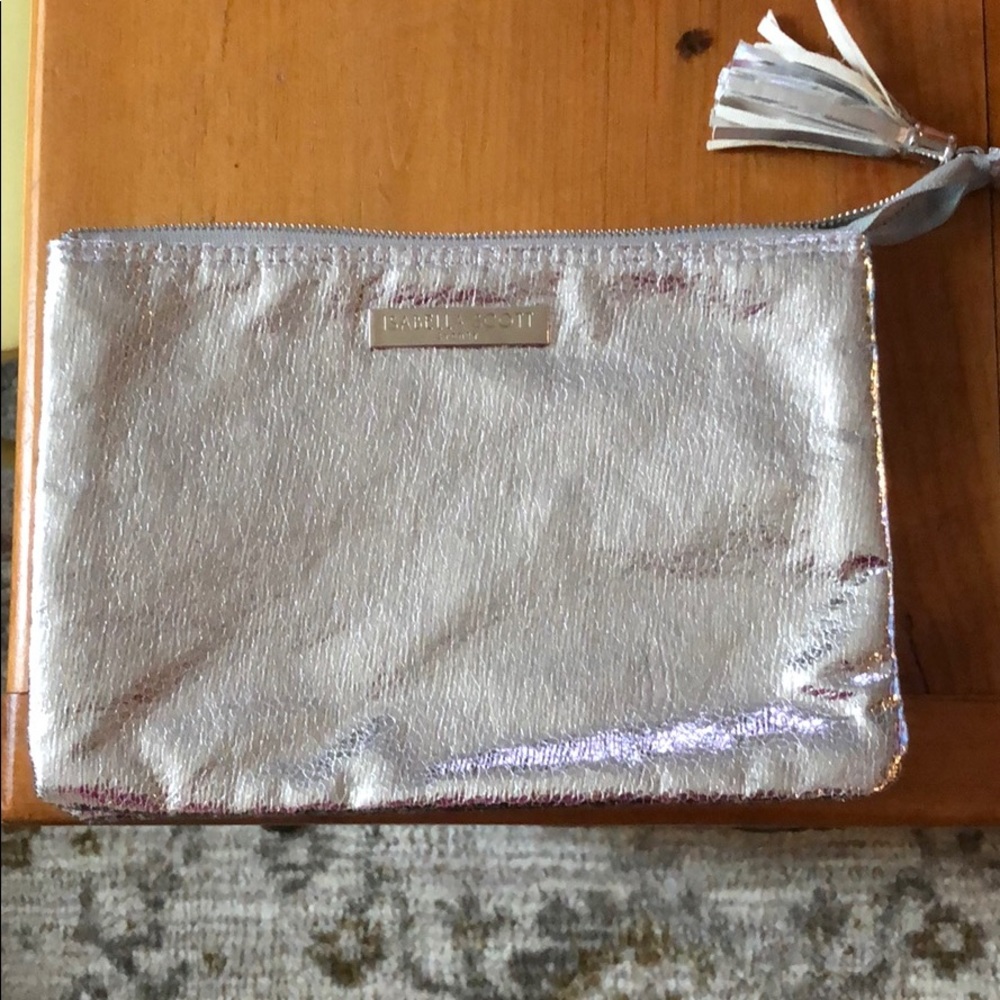 Oversized clutch